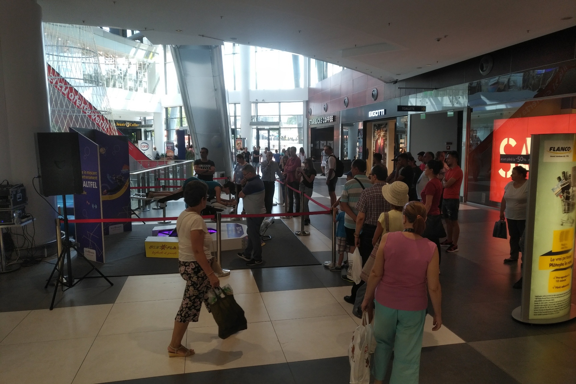 VR Rider — activare în mall, public la coadă